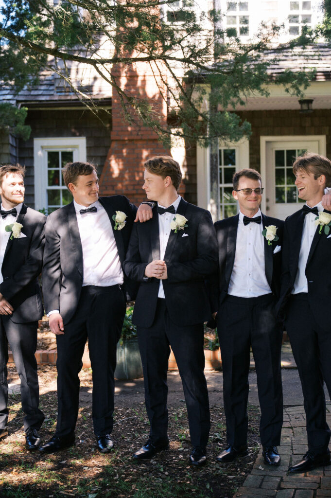 groom and groomsment